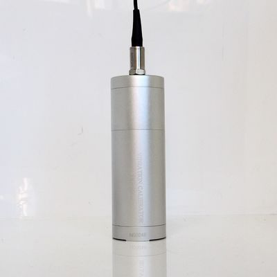 Small Self-Contained Vibration MeterHandheld Vibration Calibrator Vibration Analyzer